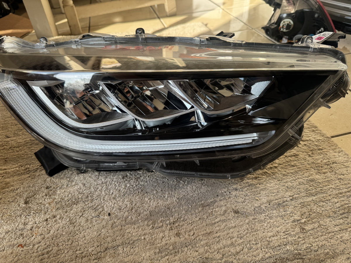 TOYOTA YARIS MK4 XP210 RIGHT SIDE FULL LED HEADLIGHT 2020-ON 81110-K0070