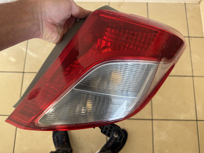 TOYOTA YARIS MK3 XP130 RIGHT REAR TAIL LIGHT 2011-2014 81551-0D370