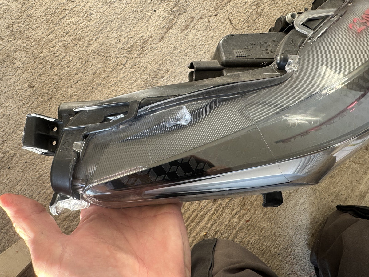 TOYOTA YARIS MK4 XP210 RIGHT SIDE FULL LED HEADLIGHT 2020-ON 81110-K0070