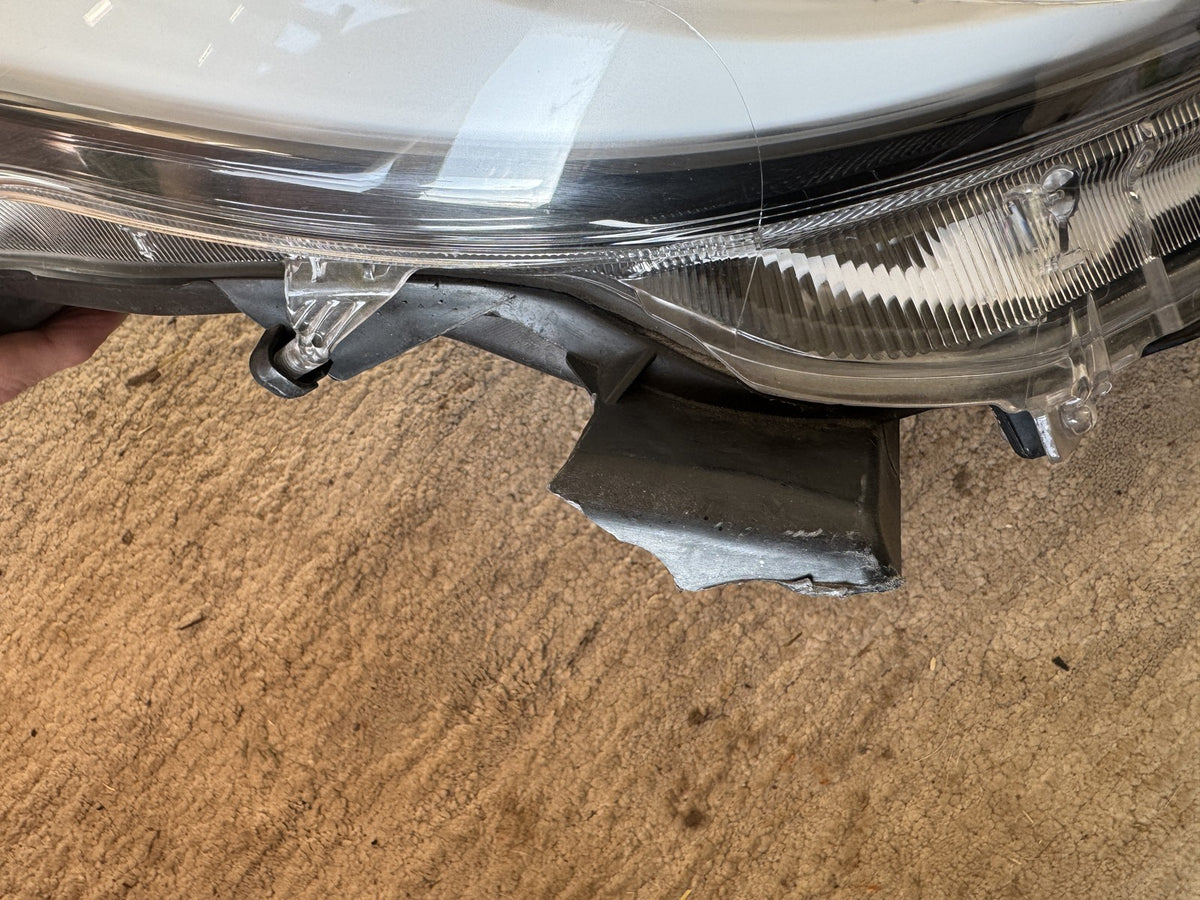 TOYOTA YARIS MK4 XP210 RIGHT SIDE FULL LED HEADLIGHT 2020-ON 81110-K0070