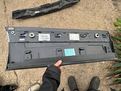 2024 GENUINE RANGE ROVER VELAR L560 REAR LEFT DOOR LOWER MOULD J8A2274A49B