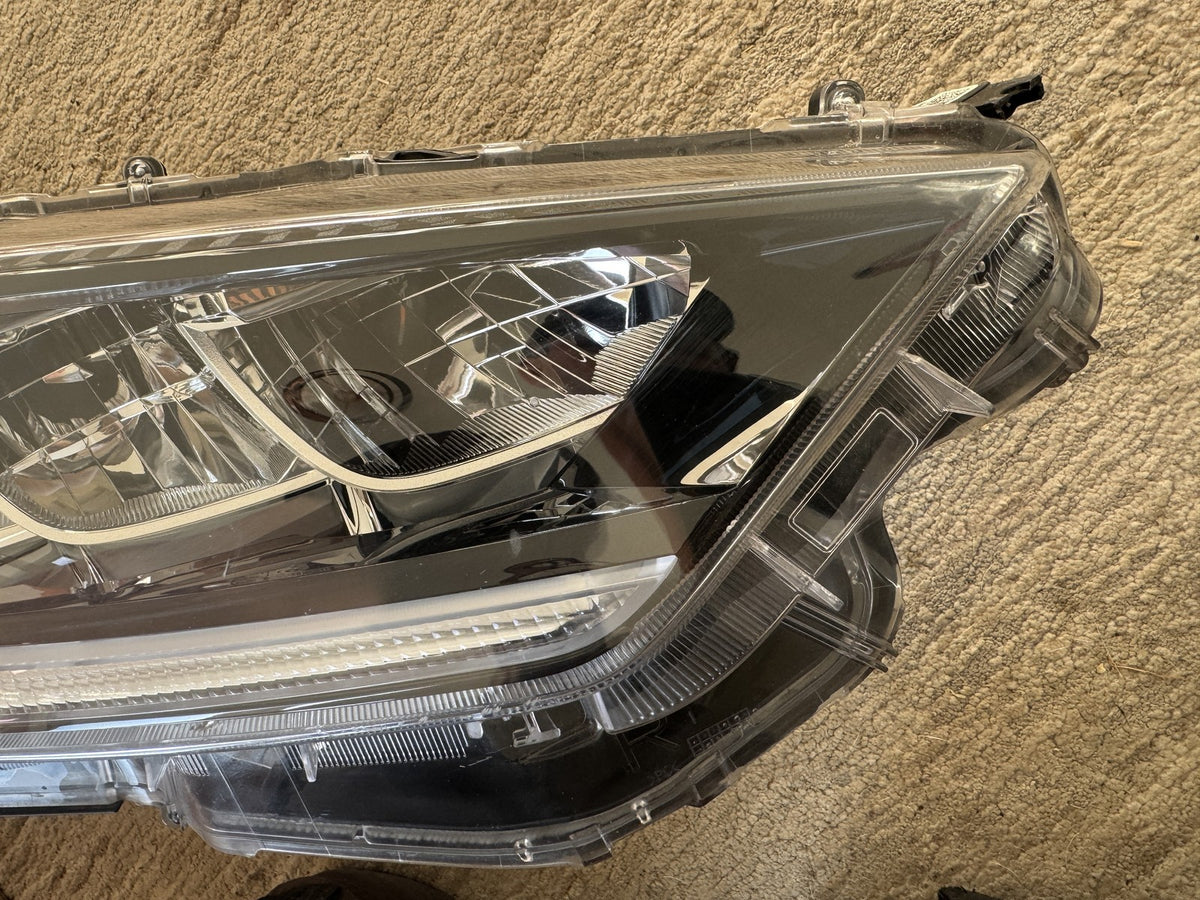 TOYOTA YARIS MK4 XP210 RIGHT SIDE FULL LED HEADLIGHT 2020-ON 81110-K0070