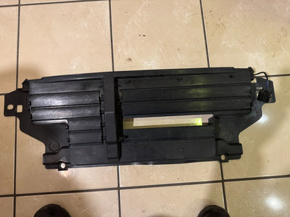 2024 LAND ROVER DISCOVERY L462 KISI-KISI SHUTTER AKTIF VENTILASI UDARA ORIGINAL HY328475A