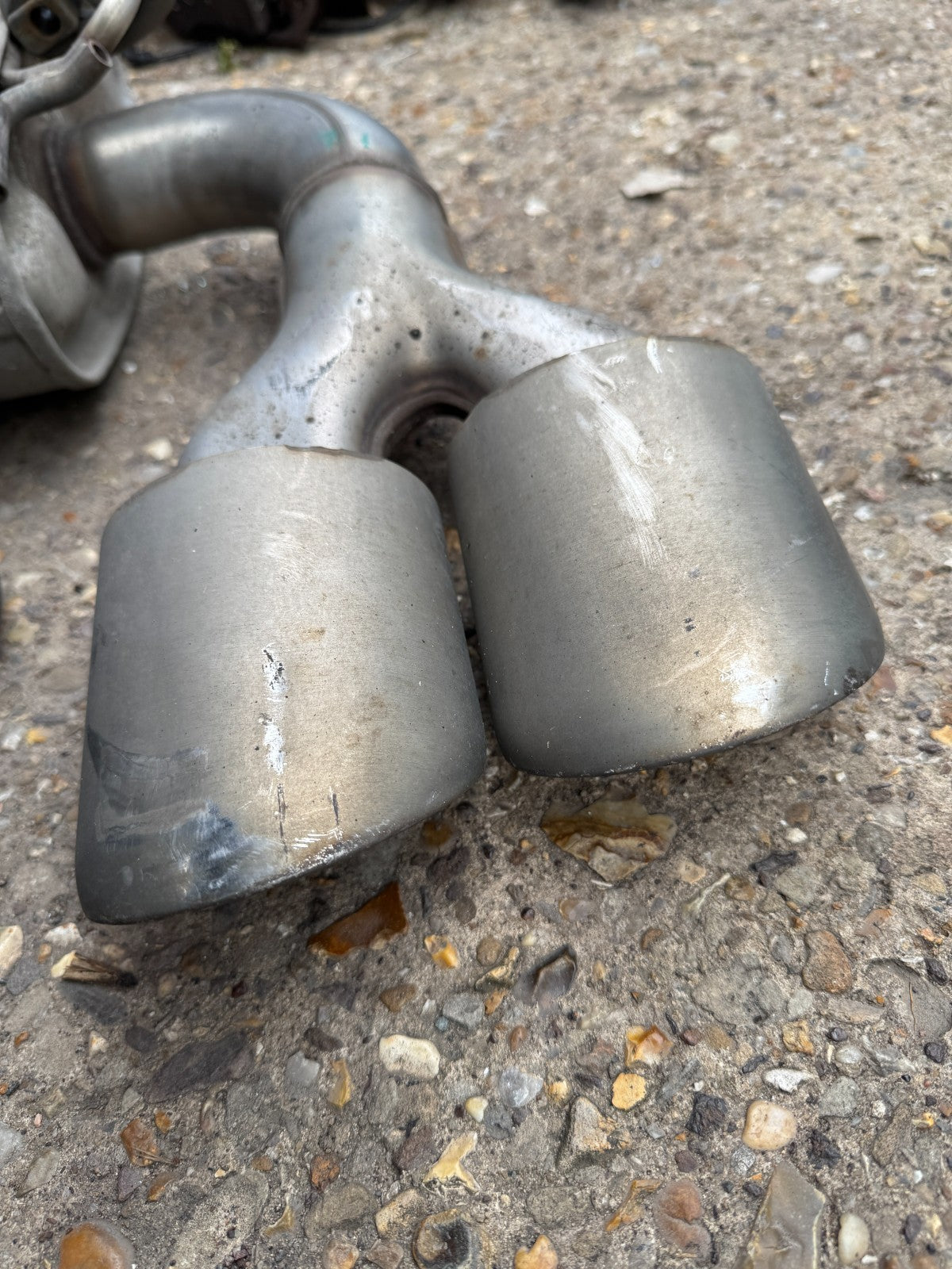 Kia Sportage NQ5 nxm50 xg50 exhaust silencer back box (slight dent on end piece)