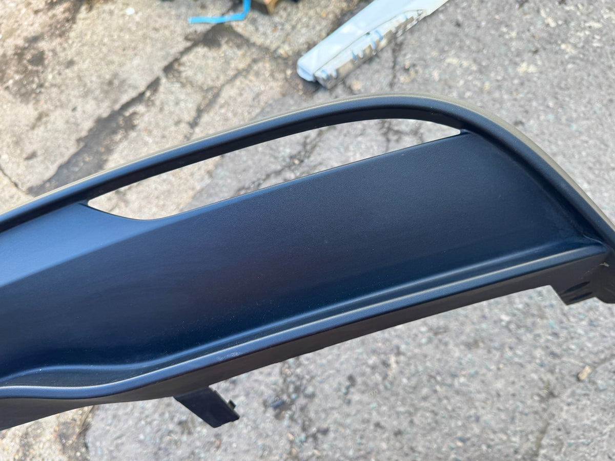 KEMASAN BUMPER BELAKANG BAWAH TESLA MODEL 3 2023 dan ke atas P/N 1587741-00-D TULEN