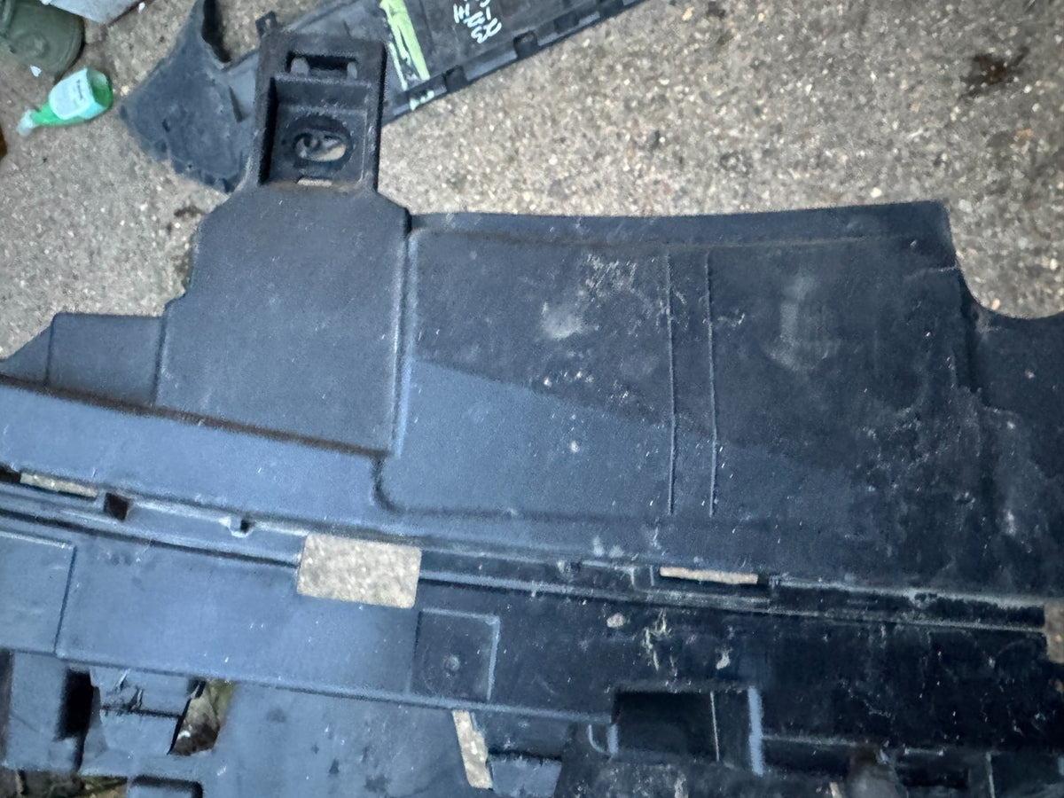 XƯƠNG TĂNG CỨNG KHUNG CA LĂNG FORD KUGA/ESCAPE MK3 LIFT 24-25 PV4B-17E778-AA