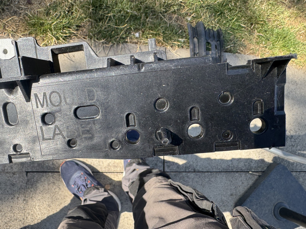 RANGE ROVER L460 FRONT SLAM PANEL BRACKET 2022-ON M8E2-17640-A