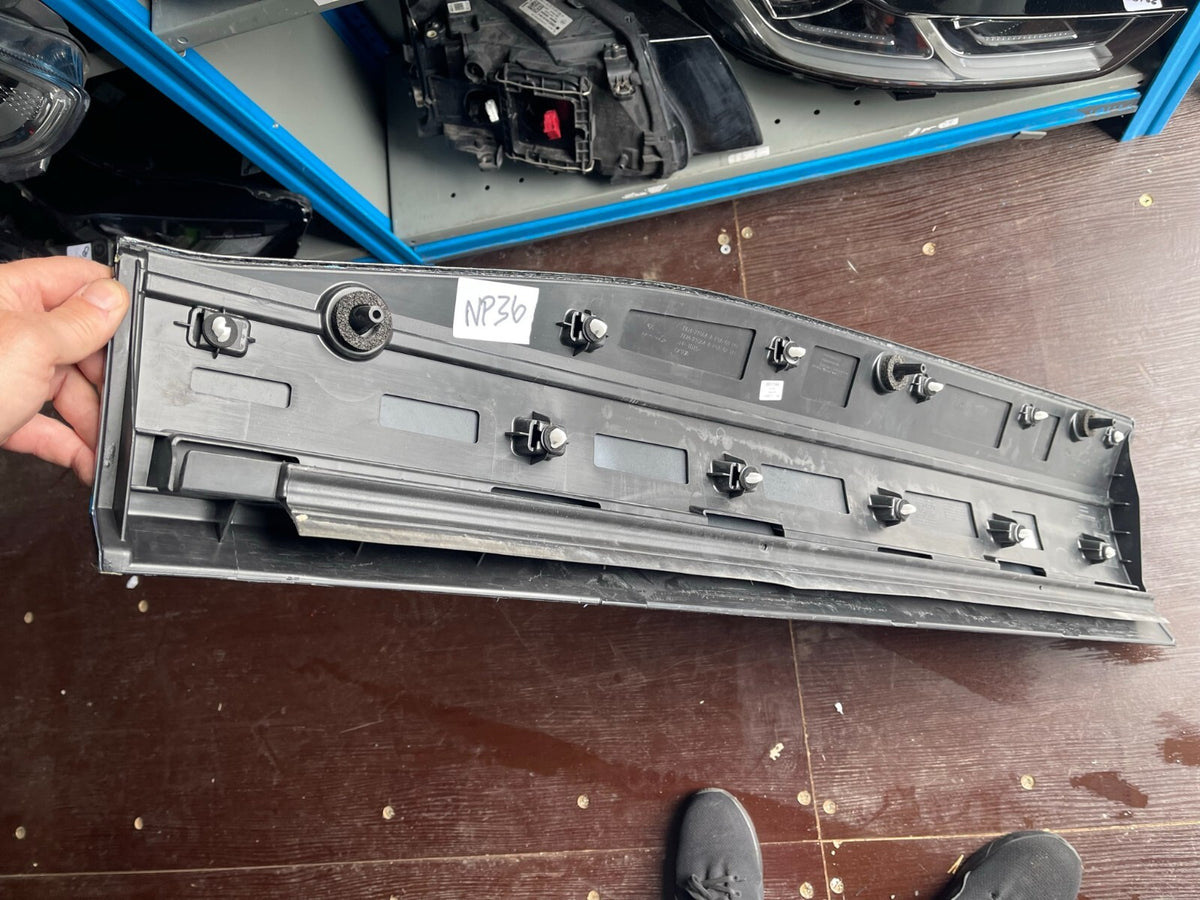 Jaguar I Pace List Moulding Pintu Samping Kanan Depan J9D3-21064-A Original