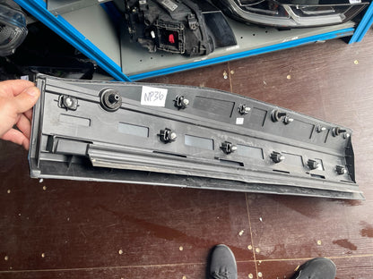 Jaguar I Pace List Moulding Pintu Samping Kanan Depan J9D3-21064-A Original
