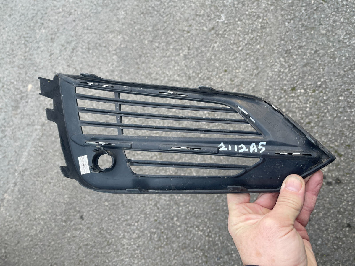 Volvo xc60 ii grill kap mesin bumper depan sisi kanan 31449215