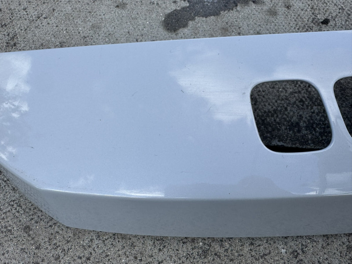 GENUINE LAND ROVER DEFENDER L663 REAR LIGHT SURROUND LEFT WHITE L8B2-28651-ACW