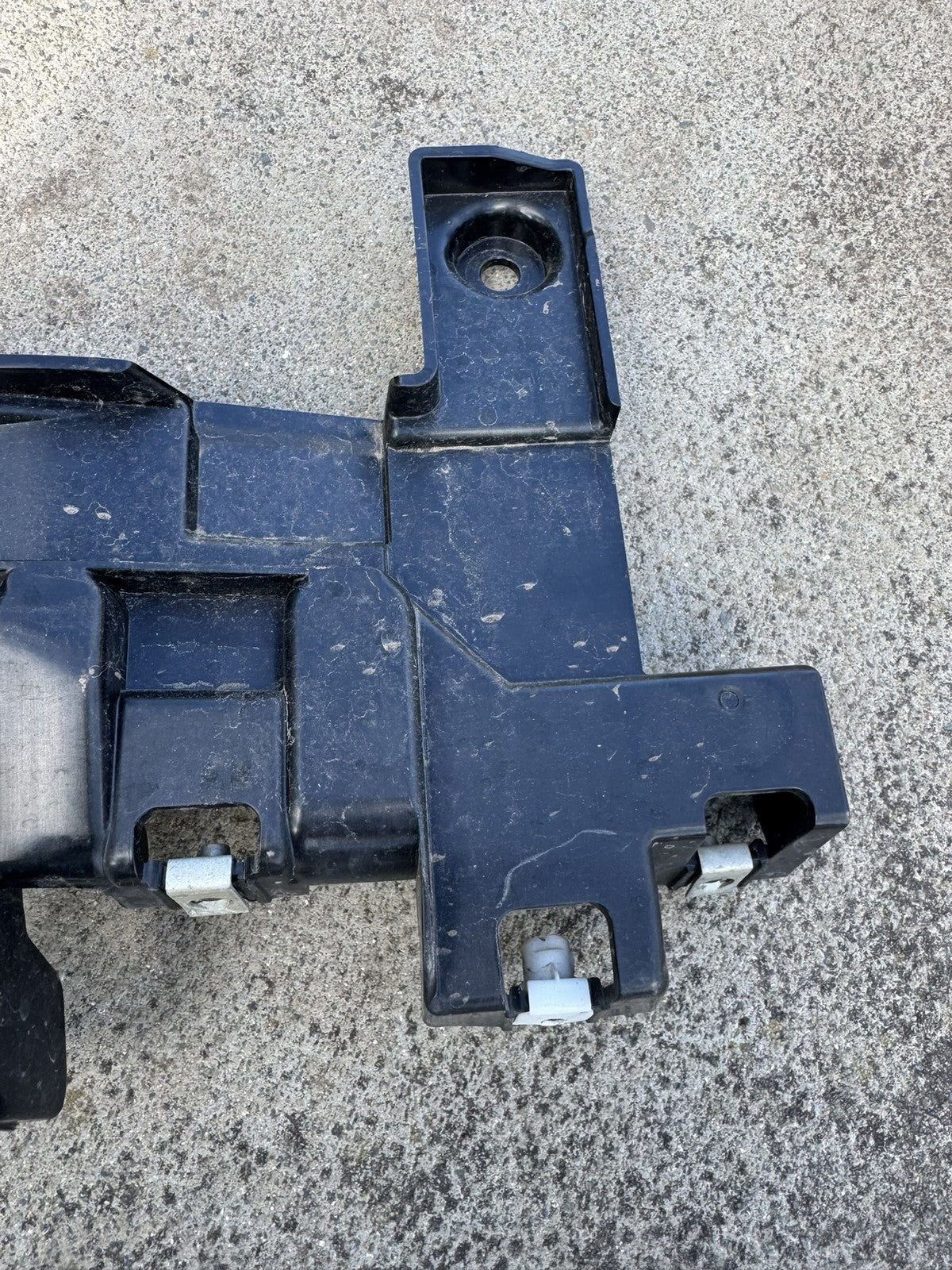 GENUINE RANGE ROVER L460 2022-2024 REAR BUMPER BRACKET CARRIER M8E2-17E800-A