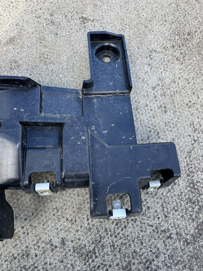GENUINE RANGE ROVER L460 2022-2024 REAR BUMPER BRACKET CARRIER M8E2-17E800-A