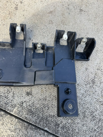 GENUINE RANGE ROVER L460 2022-2024 REAR BUMPER BRACKET CARRIER M8E2-17E800-A
