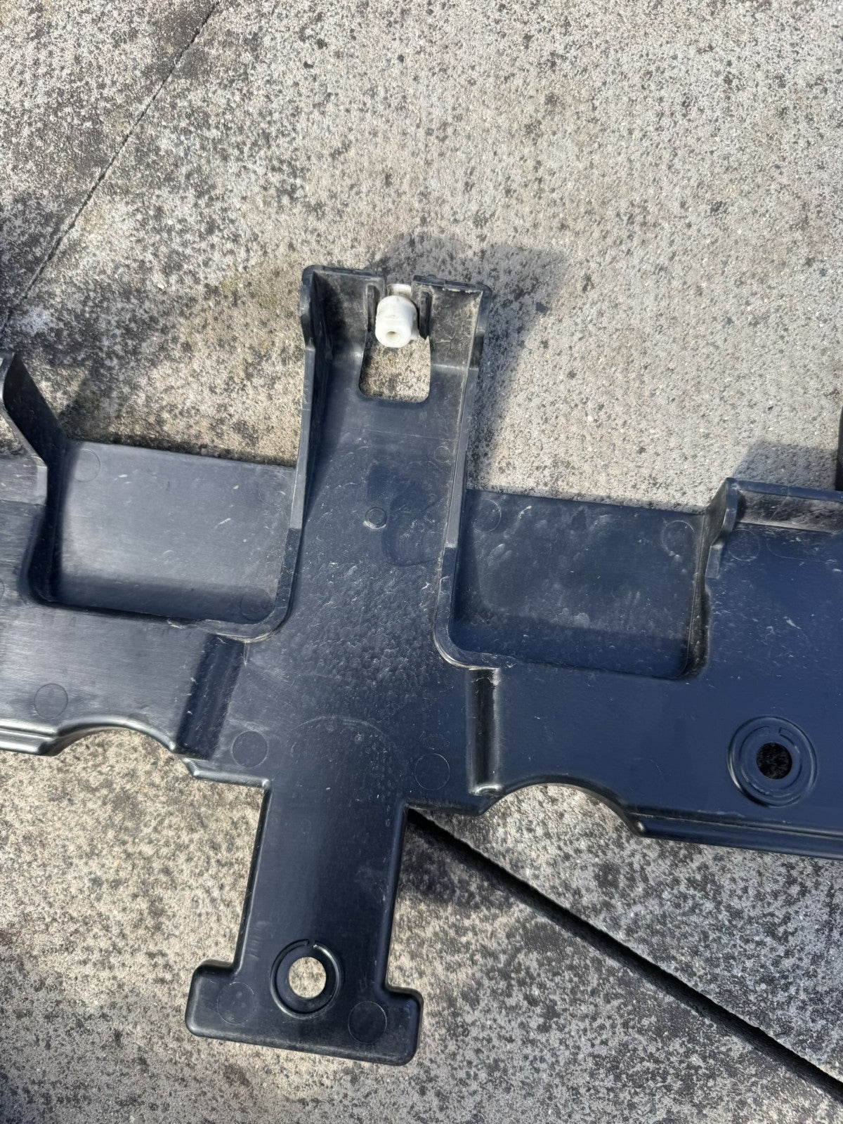 GENUINE RANGE ROVER L460 2022-2024 REAR BUMPER BRACKET CARRIER M8E2-17E800-A