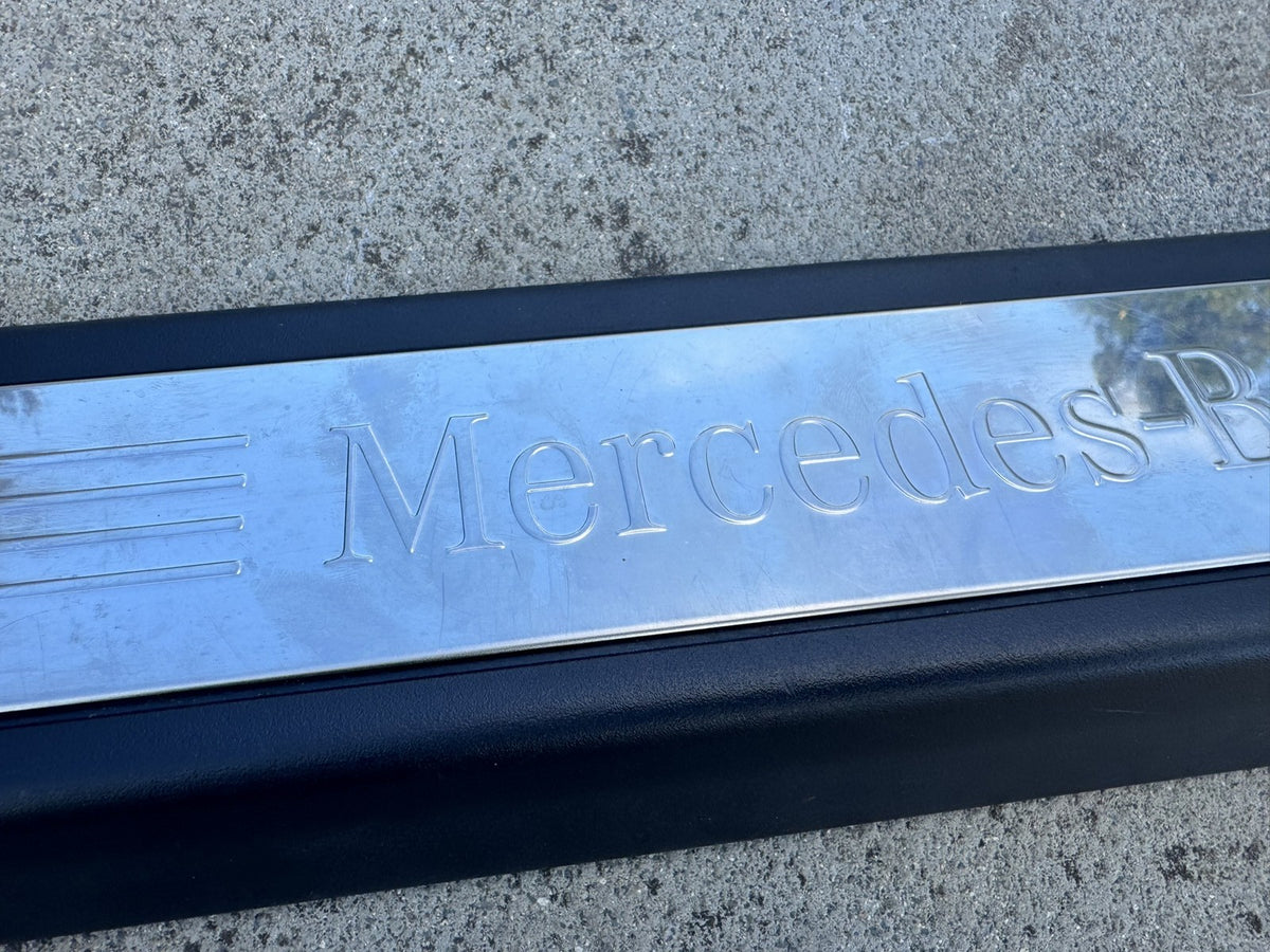 GENUINE MERCEDES E-CLASS COUPE C207 A207 LEFT FRONT DOOR SILL TRIM A2076800074