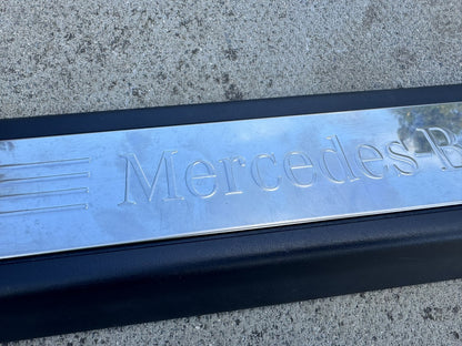 GENUINE MERCEDES E-CLASS COUPE C207 A207 LEFT FRONT DOOR SILL TRIM A2076800074