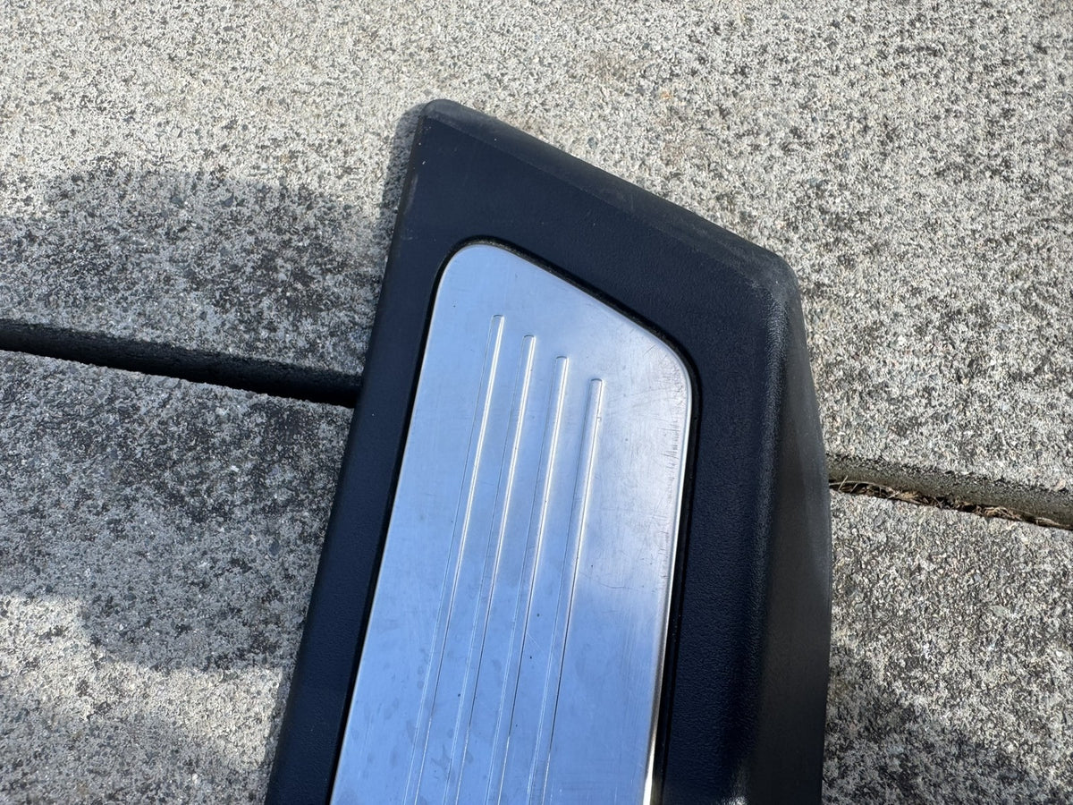 GENUINE MERCEDES E-CLASS COUPE C207 A207 LEFT FRONT DOOR SILL TRIM A2076800074