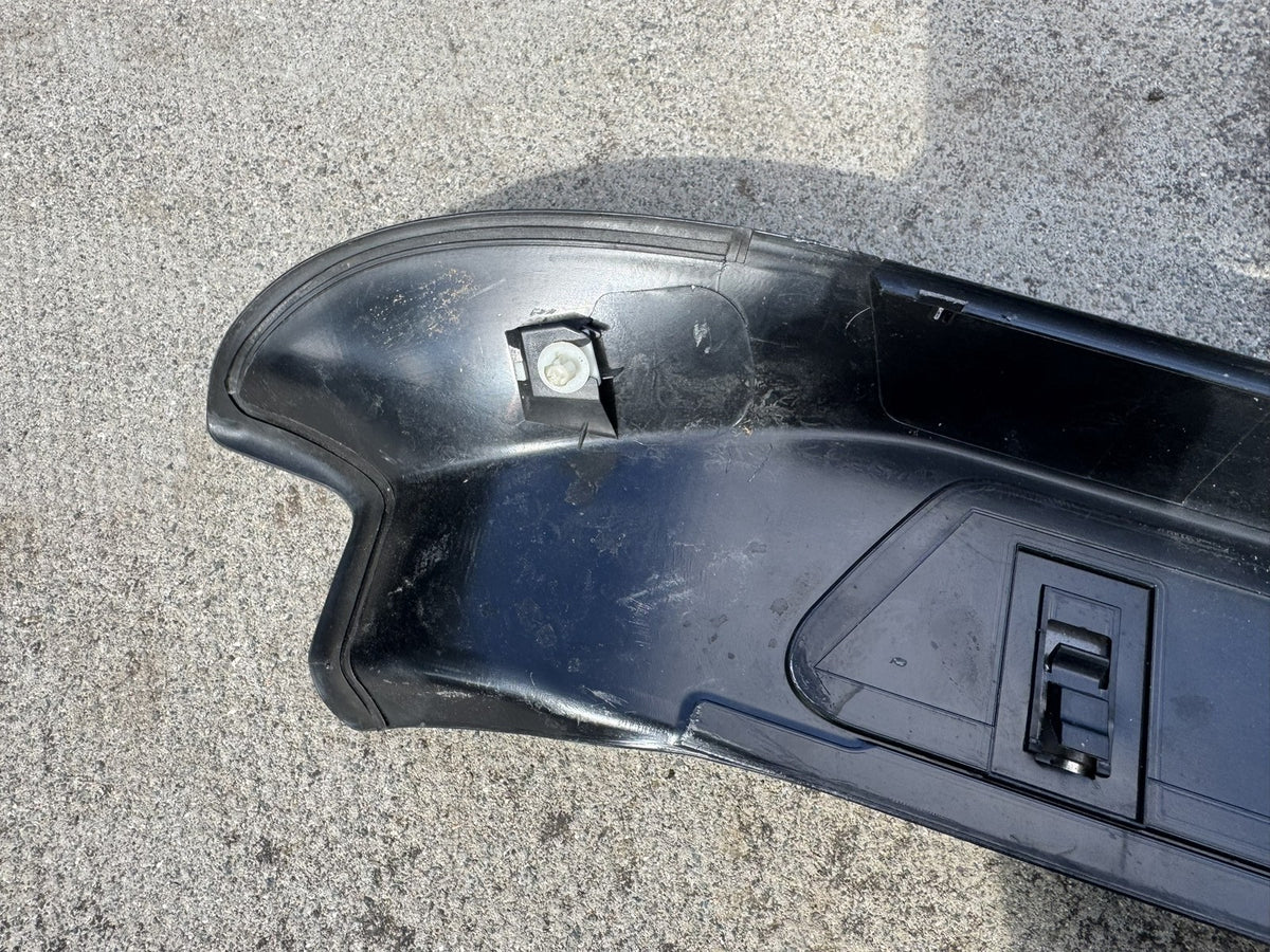 GENUINE MERCEDES E-CLASS COUPE C207 A207 LEFT FRONT DOOR SILL TRIM A2076800074