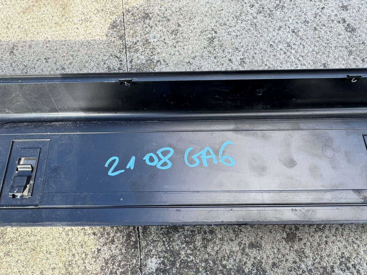 GENUINE MERCEDES E-CLASS COUPE C207 A207 LEFT FRONT DOOR SILL TRIM A2076800074