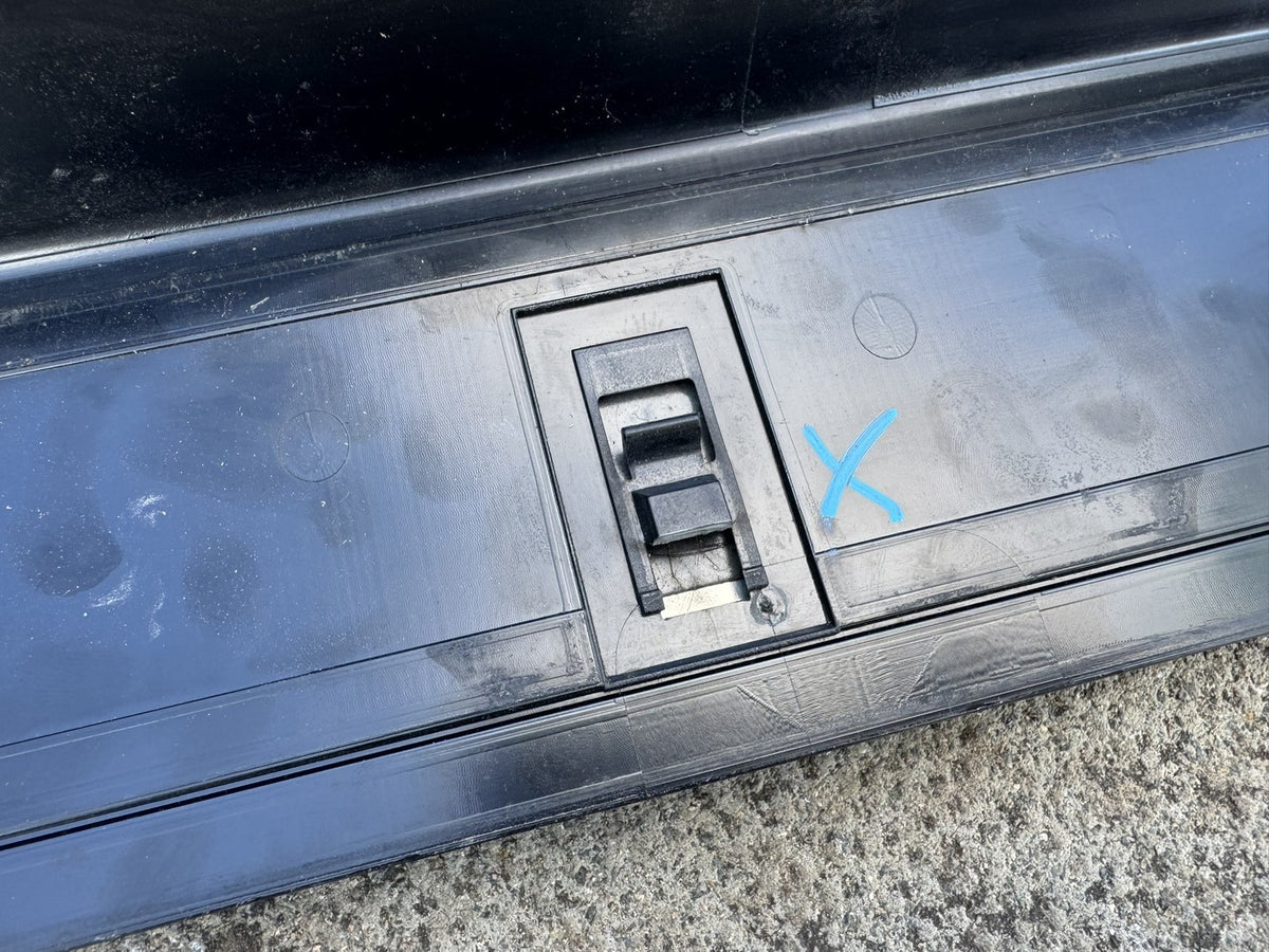 GENUINE MERCEDES E-CLASS COUPE C207 A207 LEFT FRONT DOOR SILL TRIM A2076800074
