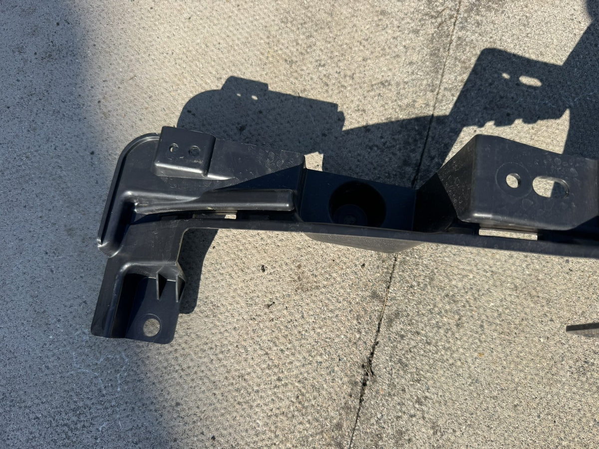 GENUINE RANGE ROVER L460 2022-ON REAR BUMPER CARRIER BRACKET M8E2-17B861-A