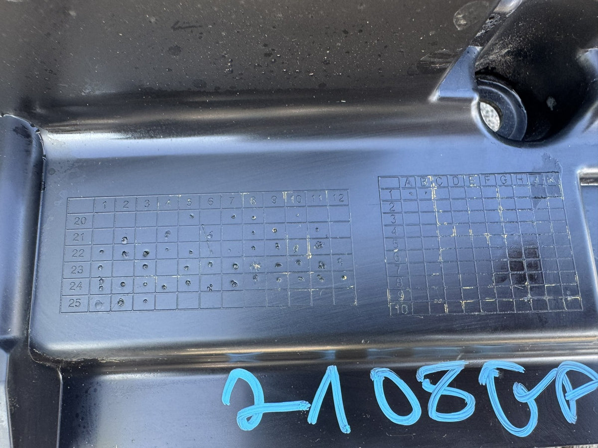 GENUINE RANGE ROVER L460 2022-ON REAR BUMPER CARRIER BRACKET M8E2-17B861-A