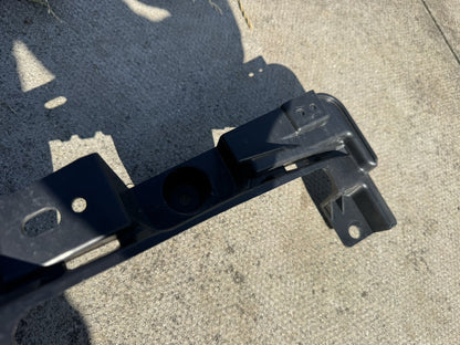GENUINE RANGE ROVER L460 2022-ON REAR BUMPER CARRIER BRACKET M8E2-17B861-A