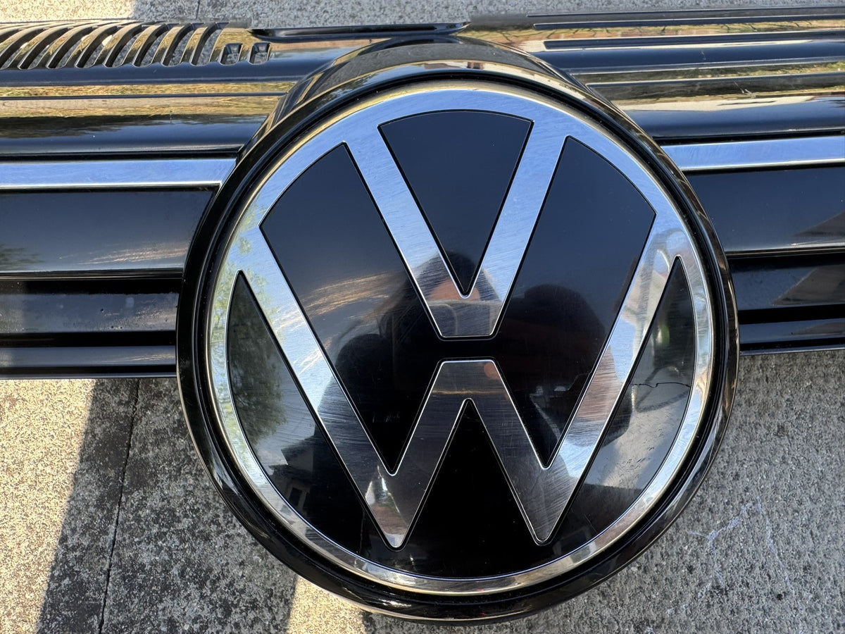 GENUINE VW GOLF MK8 2020 ON FRONT CENTRE RADIATOR GRILLE BADGE 5H0853651BC