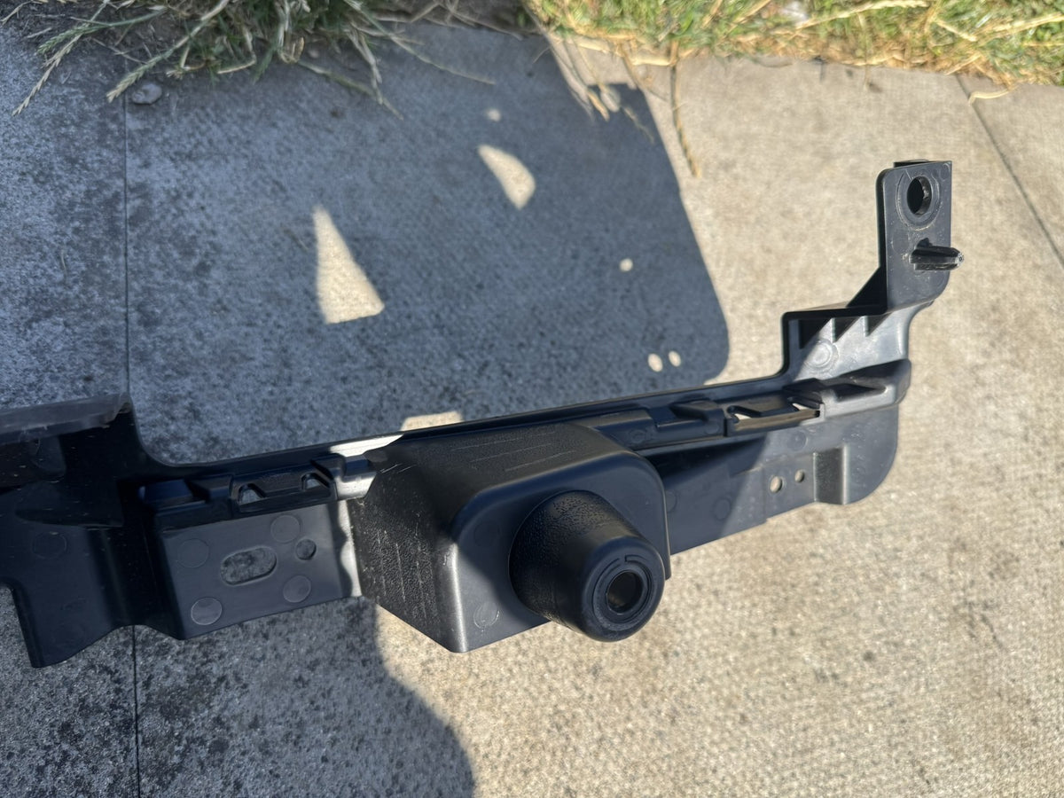 GENUINE RANGE ROVER L460 2022-ON REAR BUMPER CARRIER BRACKET M8E2-17B861-A