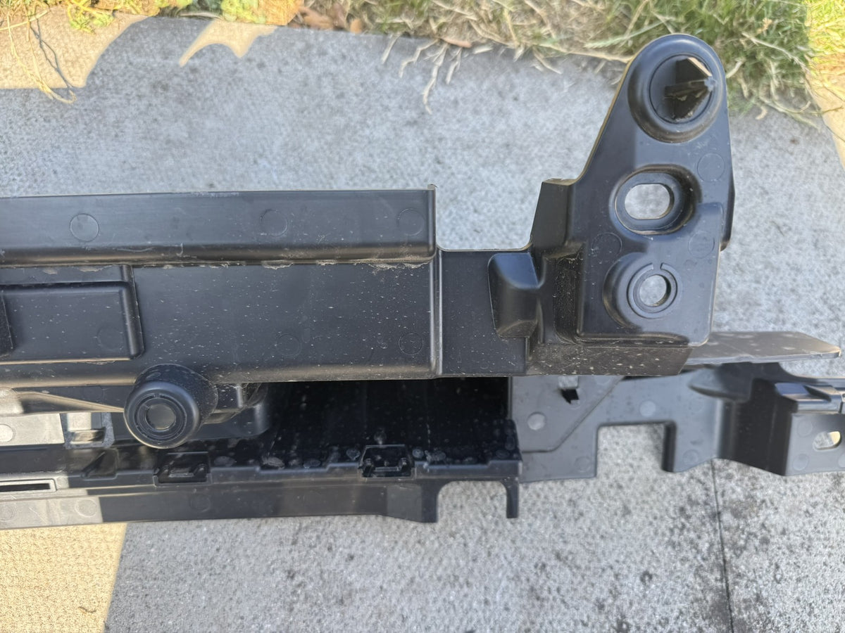 GENUINE RANGE ROVER L460 2022-ON REAR BUMPER CARRIER BRACKET M8E2-17B861-A