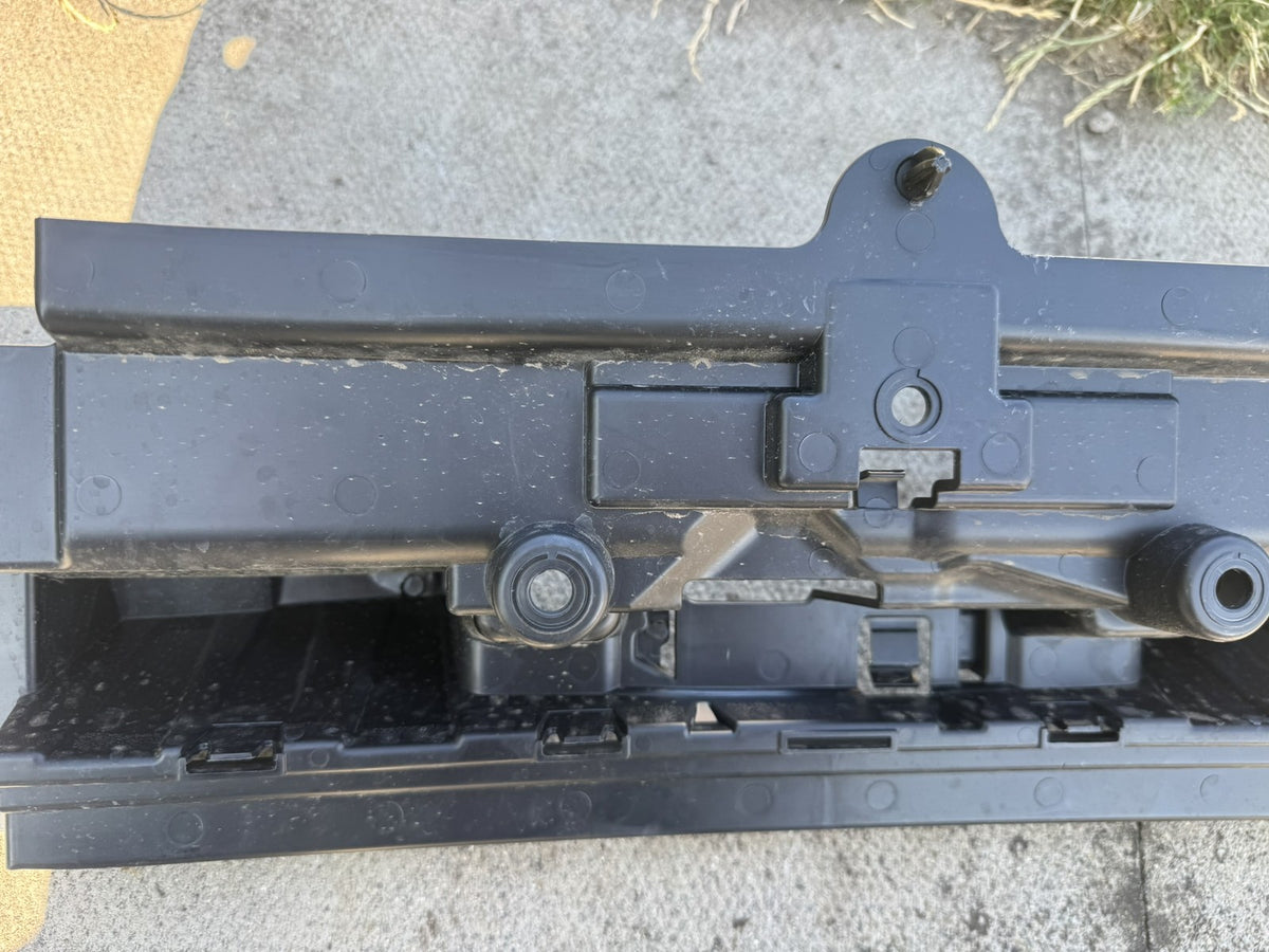 GENUINE RANGE ROVER L460 2022-ON REAR BUMPER CARRIER BRACKET M8E2-17B861-A