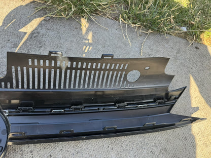 GENUINE VW GOLF MK8 2020 ON FRONT CENTRE RADIATOR GRILLE BADGE 5H0853651BC