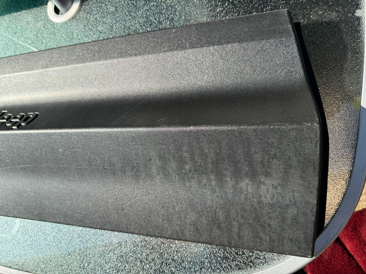 Jeep nẹp sườn cửa 735730055rt