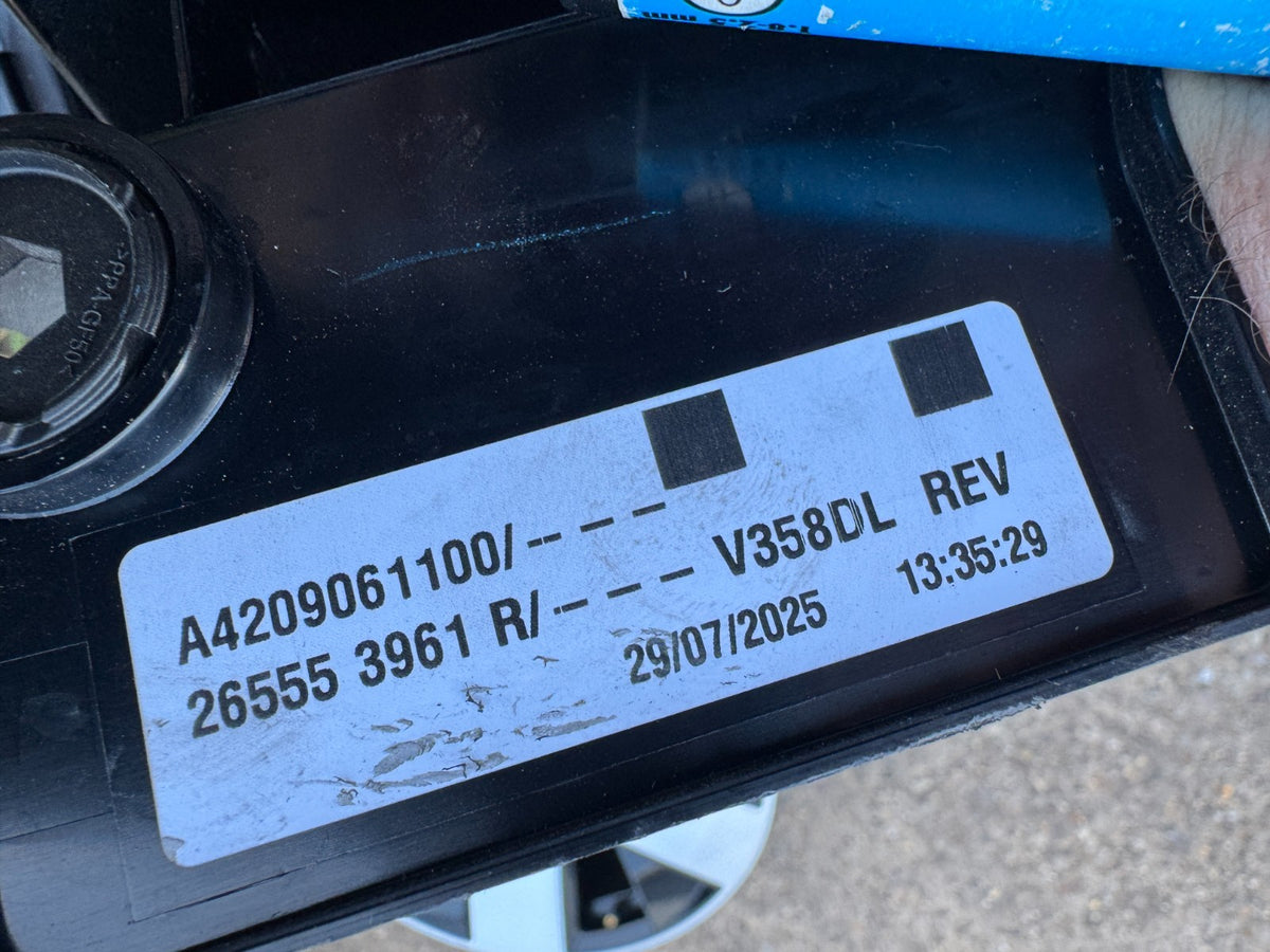 GENUINE Mercedes Citan Mika Lampu Belakang Kiri (2023 ke atas)