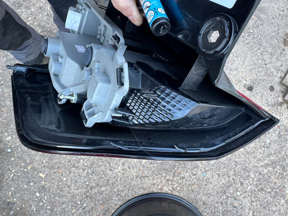 GENUINE Mercedes Citan Mika Lampu Belakang Kiri (2023 ke atas)