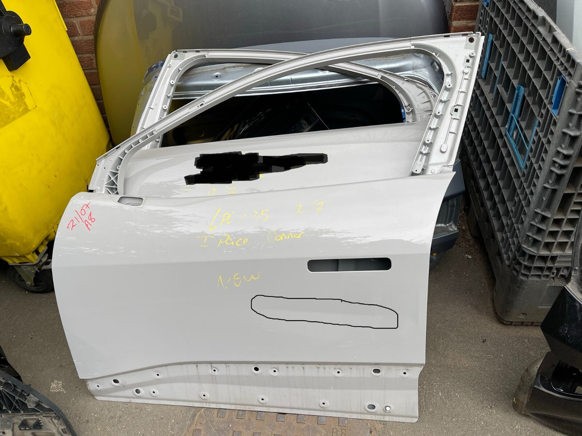 JAGUAR I PACE X590 FRONT DOOR LEFT P/N: 3259051 DENTED