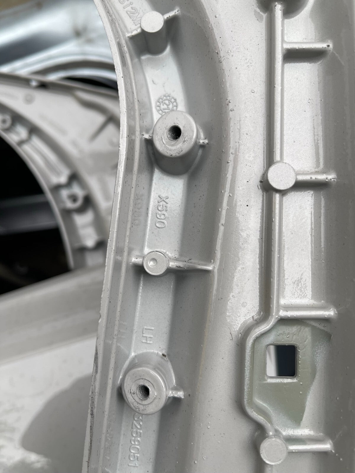 JAGUAR I PACE X590 FRONT DOOR LEFT P/N: 3259051 DENTED