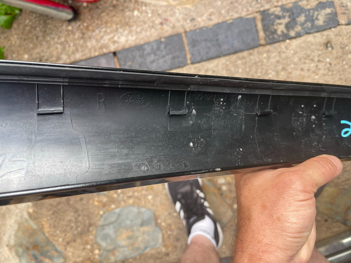 LAND ROVER EVOQUE FRONT RIGHT MOLDING  N9X2-025A52-AD
