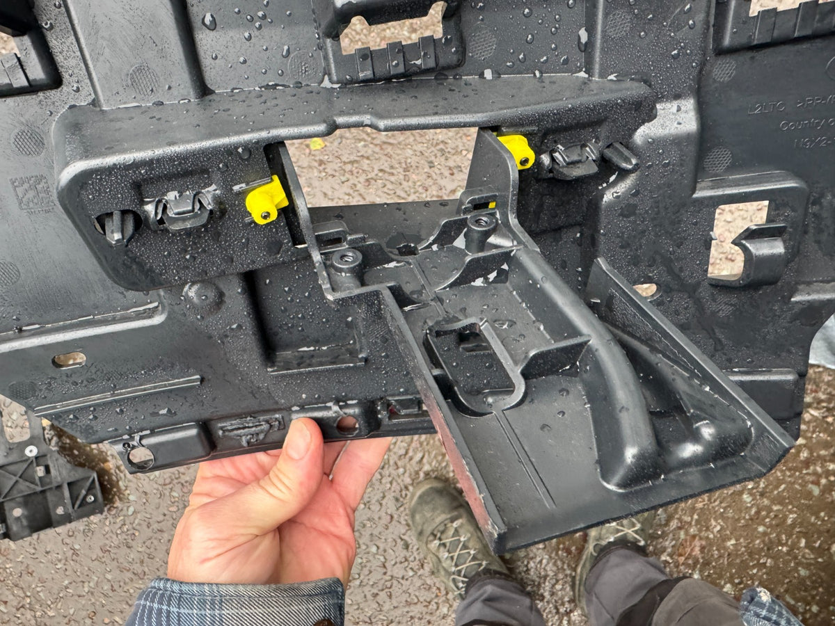 LAND ROVER RANGE ROVER SPORT L461 FRONT BUMPER MOUNTING BRACKET N9X217C863A LEFT