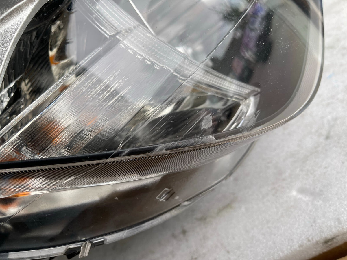 GENUINE BMW RIGHT HEADLIGHT HEADLAMP E84 2012-2015 X1 7290236 DAMAGED