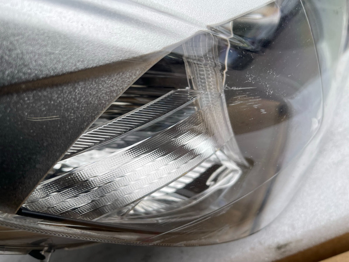 GENUINE BMW RIGHT HEADLIGHT HEADLAMP E84 2012-2015 X1 7290236 DAMAGED