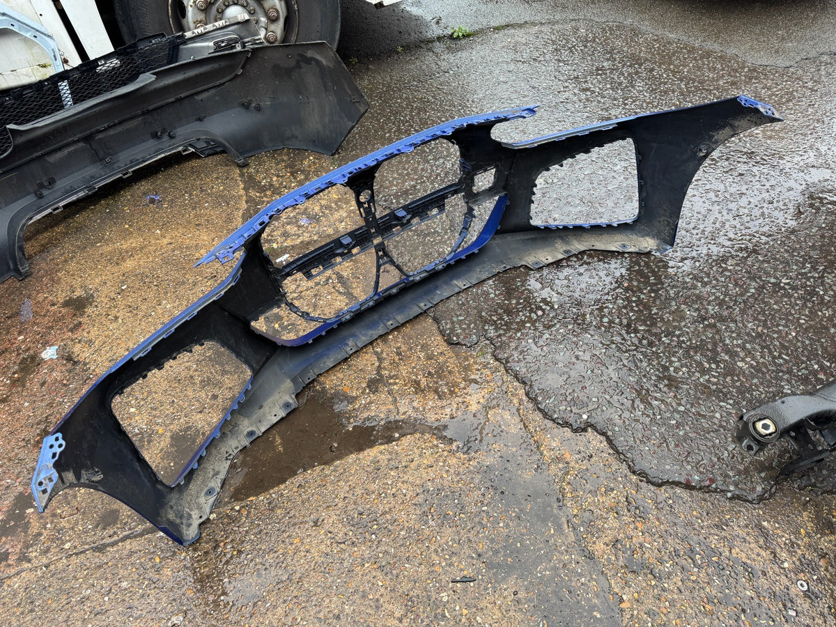 2024 (plat (25) BMW G26 4 series M Sport Bumper Depan Lecet