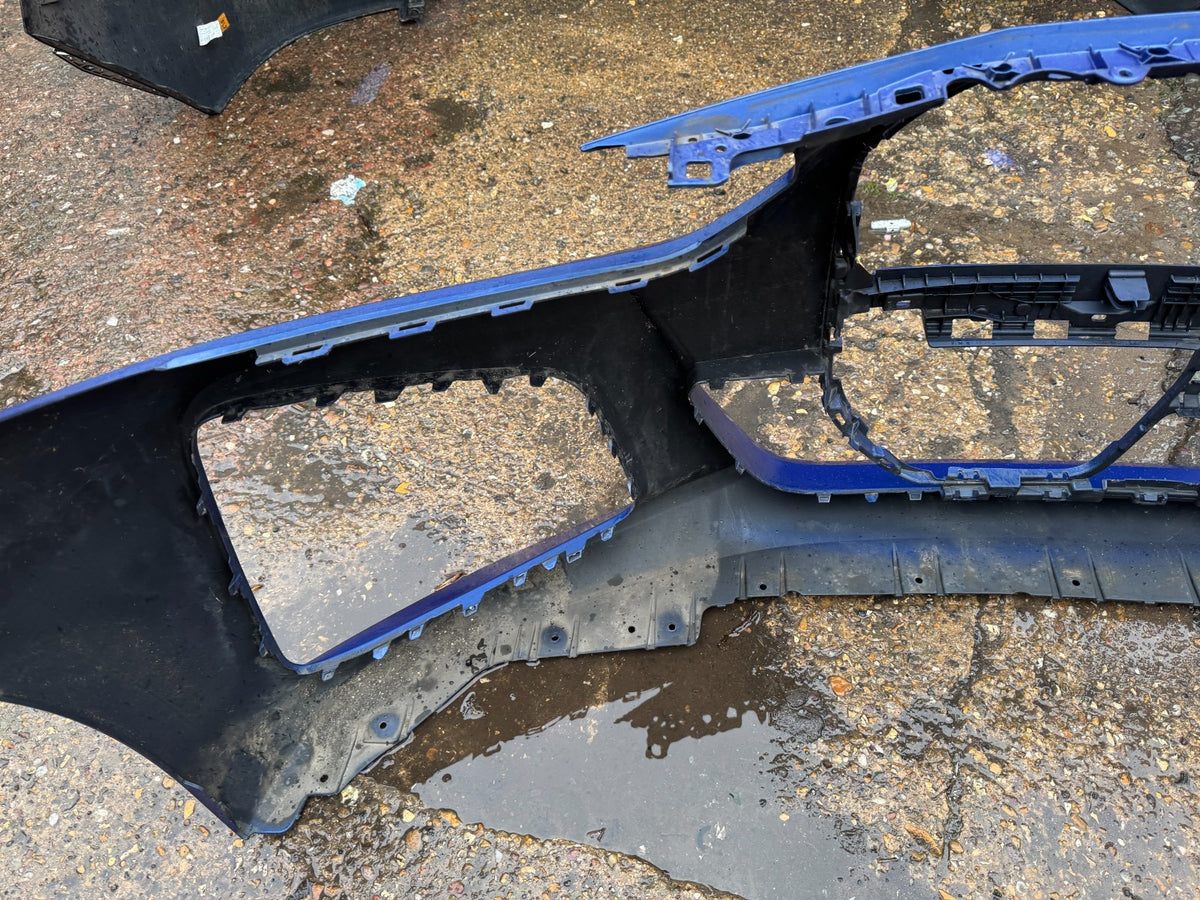 2024 (plat (25) BMW G26 4 series M Sport Bumper Depan Lecet