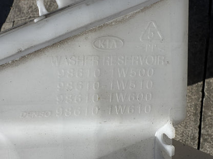 KIA RIO UB 2011-2017 WASHER BOTTLE RESERVOIR 98610-1W500 DAMAGED BRACKET NO PUMP