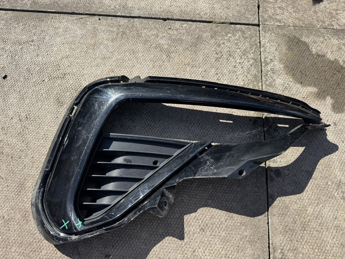 KIA OPTIMA JF 2016-2020 FRONT RIGHT BUMPER MOULDING GRILLE 86594-D4500 DAMAGED