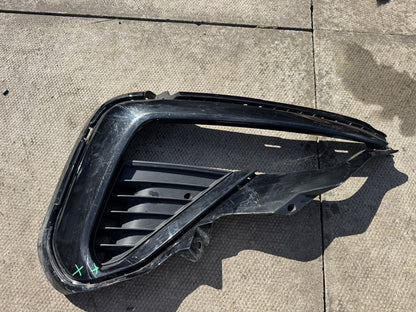KIA OPTIMA JF 2016-2020 FRONT RIGHT BUMPER MOULDING GRILLE 86594-D4500 DAMAGED
