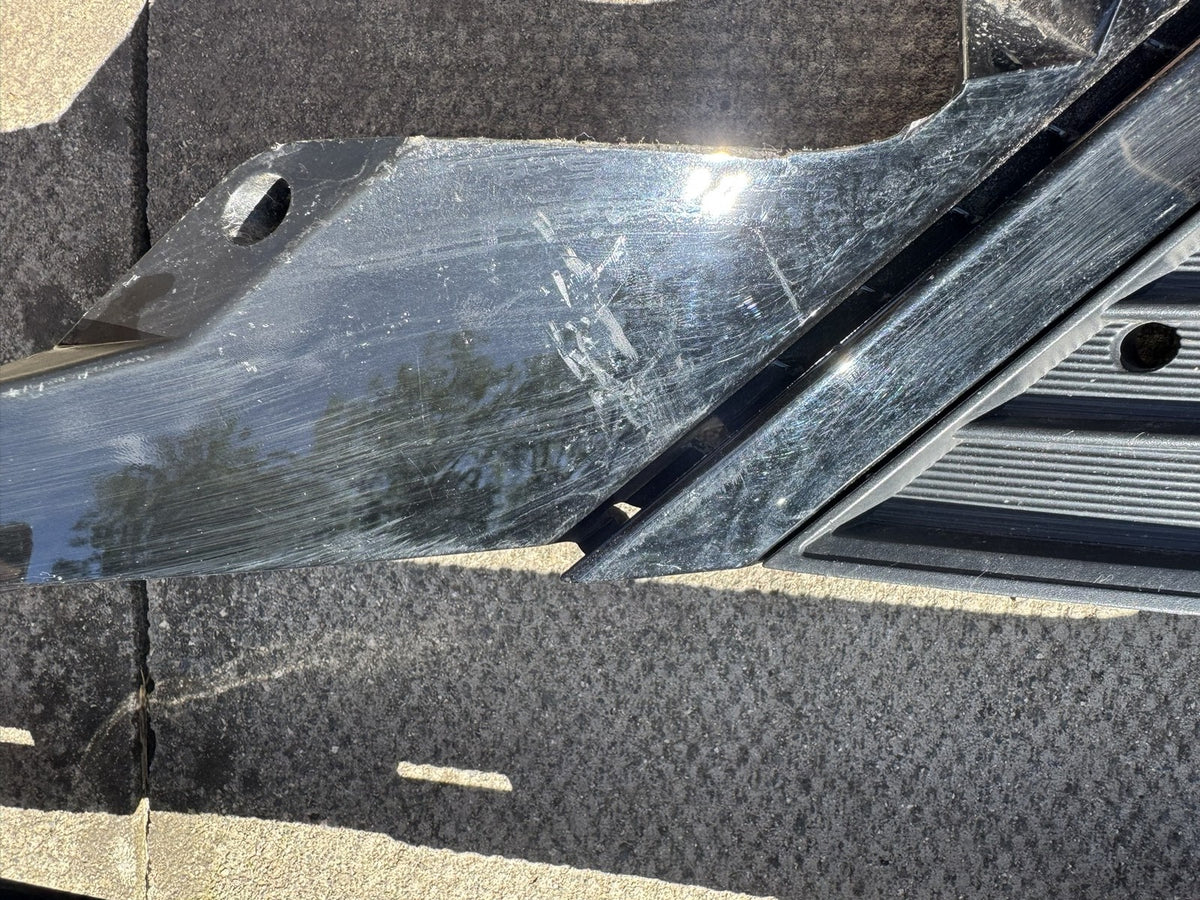 KIA OPTIMA JF 2016-2020 FRONT RIGHT BUMPER MOULDING GRILLE 86594-D4500 DAMAGED