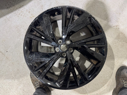 GENUINE JAGUAR I-PACE 22"FLUX ล้อสีดำเงา T4K19678 มีรอยขีดข่วนและคด