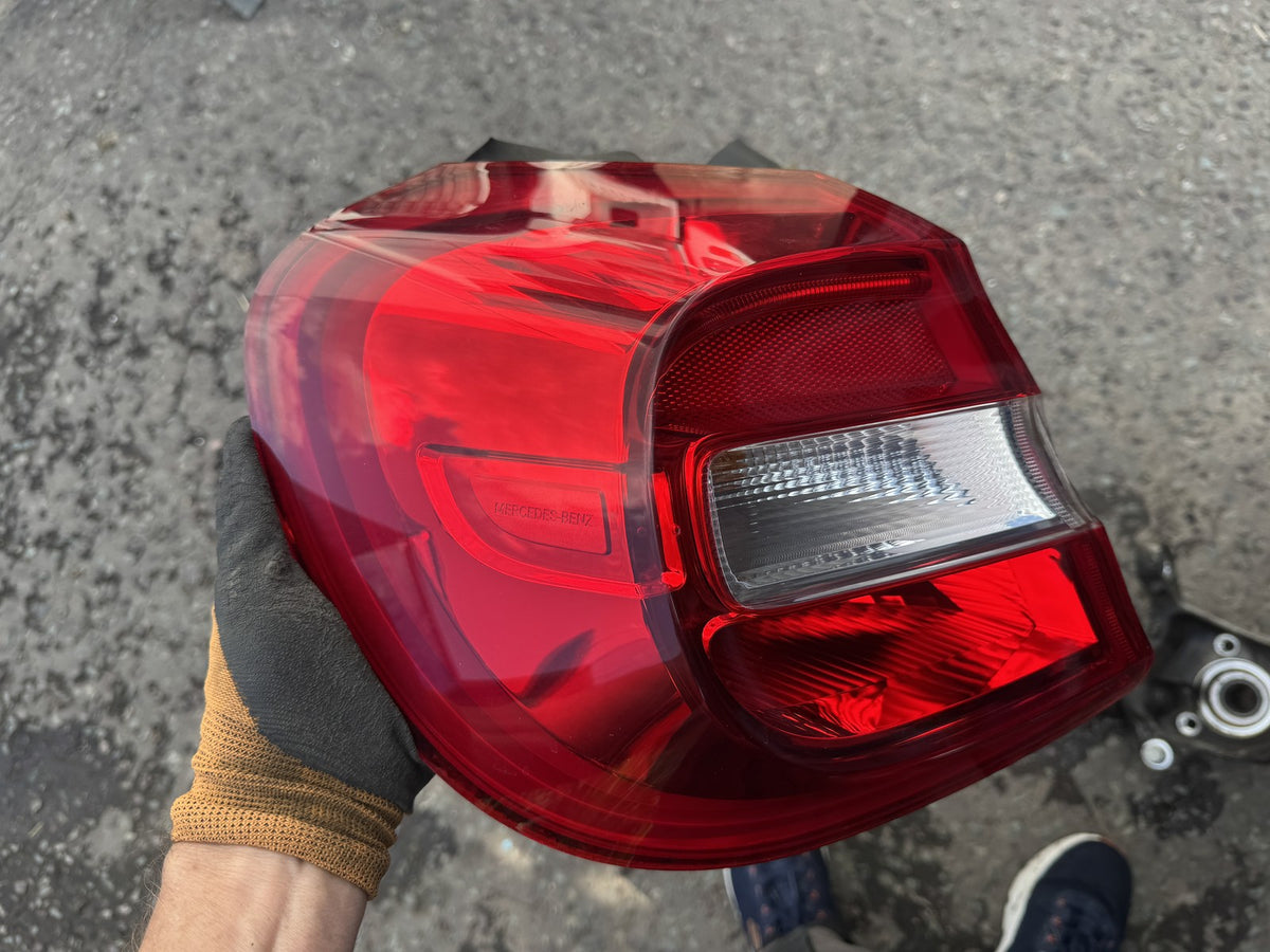 GENUINE MERCEDES GLA X156 2014-2019 REAR LEFT OUTER TAIL LIGHT A1569060758